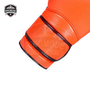 Guantes de Boxeo Personalizados para Entrenamiento y Sparring, Cuero Vacuno de Grano Completo, Cierre con Cordones, Forro Transpirable, Ajuste Universal - Product Image 3