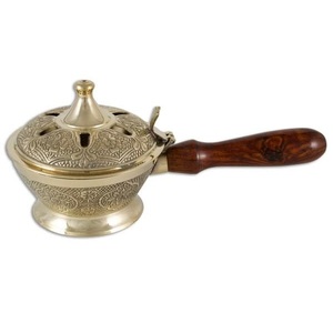 Quemador de Incienso de Hierro Hecho a Mano con Mango de Madera de Sándalo, Difusor Aromático para Uso en Todas las Estaciones - Product Image 3