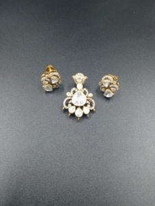 Amaira Jewels - Juego de Colgantes de Cristal con Corte de Pera y Dijes de Flores de Plata Chapada en Oro, Joyería de Novia para Mujer, Estilo Vintage - Product Image 5