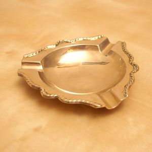 Cendrier artisanal en laiton massif, décoratif, rond, pour cigarettes et cigares, accessoire de fumeur vintage pour la maison et le bureau - Product Image 2