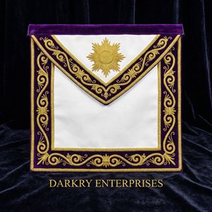 Tablier d'officier maçonnique personnalisé en velours bleu marine avec broderie fil d'or, bordure violette et couronne de laurier, fait main, pour la franc-maçonnerie - Product Image 1