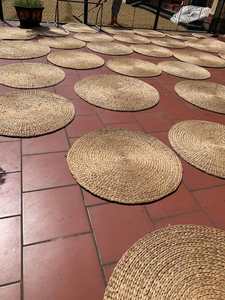 Tapis et set de table en jacinthe d'eau faits à la main par Vigifarm avec des matériaux 100% naturels pour les articles ménagers - Product Image 5