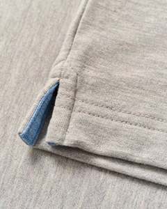 Sweat à capuche personnalisé en coton avec surpiqûres contrastées, manches longues, haute qualité, séchage rapide, léger, performant et tendance - Product Image 4