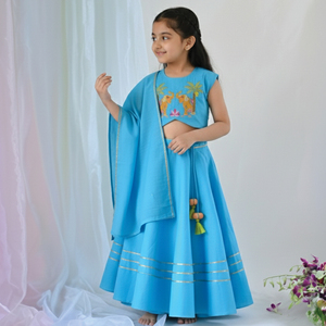 Conjunto de Lehenga Cómodo para Niñas con Tela Suave y Hermoso Diseño Bordado Disponible al Mejor Precio - Product Image 1