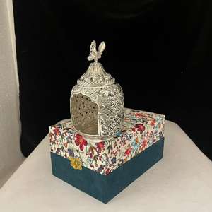 PORTAVELAS DE METAL ARTESANAL BAÑADO EN PLATA CON TRABAJO DE TALLADO - Product Image 3