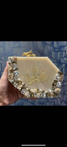 Pochette en résine blanche faite à la main avec feuille dorée et décoration florale en pierres précieuses colorées pour les soirées, artisanat en résine - Product Image 3