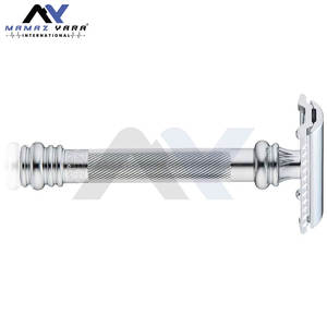 Rasoir de sécurité à double tranchant à long manche pour hommes, finition chromée premium, rasoir traditionnel pour rasage humide, poignée texturée, rasage lisse et précis - Product Image 2