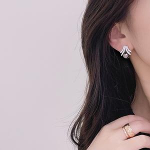 Boucles d'oreilles luxueuses en argent sterling 925 avec diamants, perles d'or naturelles de 11 à 12 mm, forte brillance, légères imperfections, design à crochet d'oreille, livrées avec un cadeau - Product Image 4