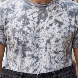 เสื้อยืดคอกลมแขนสั้นทรงโอเวอร์ไซส์สำหรับผู้ชาย ผ้าคอตตอน 100% ลายมัดย้อม ระบายอากาศได้ดี สไตล์ลำลองแนวสตรีทแวร์ - Product Image 4