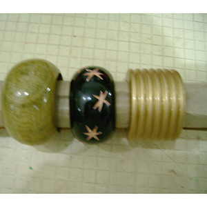 Bracelets en bois artisanaux en gros, collection de bracelets décoratifs en bois, bracelets en bois multicolores - Product Image 1
