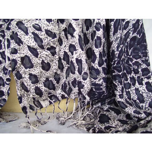 Al por mayor Chales de pashmina grandes para mujer, bufandas largas de invierno de moda, de marca de lujo, cálidas, de cachemira, con estampado de sarga - Product Image 4