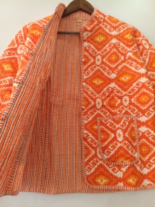 Veste matelassée en coton réversible faite à la main, imprimé indien et motif floral bohème, pour l'hiver et l'été - Product Image 6