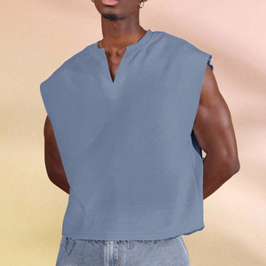 Top Corto Personalizado para Hombre, sin Mangas, Cuello en V, Tejido, Color Azul, Estilo Oversize, Casual, con Bajo sin Rematar, Corte Cuadrado y Efecto Desgastado - Product Image 1