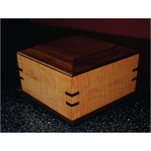 Urna de Madera de Cerezo Premium con Incrustaciones en las Esquinas |   Ataúd Funerario de Gran Capacidad para Adultos |   Elegantes Ataúdes de Madera para Cremación - Product Image 1