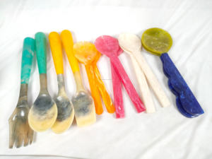 Ensemble de serveurs à salade en résine de qualité alimentaire écologique, logo personnalisé, cuillère à salade en résine rose, ustensiles de cuisine, nouveauté, manche noir - Product Image 3