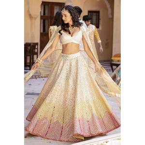 ผ้าขนสัตว์ผสม lehenga choli ชุดปาร์ตี้ออกแบบให้เข้ากับกระจกกระดาษที่ดูซับซ้อนและงานแบบหลายเส้น - Product Image 1