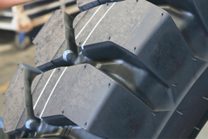 Neumático KUMATIRE K724 12.00-24 24PR OTR de Vietnam para trabajo pesado fuera de carretera, para cargadoras, motoniveladoras y minería, precio competitivo. - Product Image 3