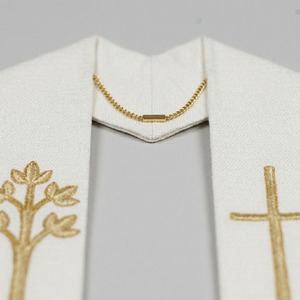 Étole de clergé brodée main en satin polyester blanc et or, pour chœur d'église et processions, design personnalisé - Product Image 5