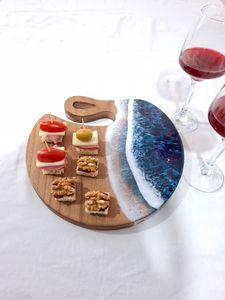 Planche à découper en bois de luxe avec incrustation en résine, planche à découper en bois dur naturel, plateau de service pour fromage et boucher - Product Image 1