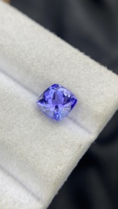 Tanzanite naturelle certifiée de 7 mm, taille coussin carrée, avec une couleur et un lustre excellents, zoïsite naturelle, pierre précieuse non montée de 1,47 carat - Product Image 5