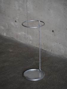 Porte-parapluie décoratif de type sur pied, design moderne, résistant à la rouille, en métal, avec plateau, base antidérapante, facile à transporter - Product Image 4