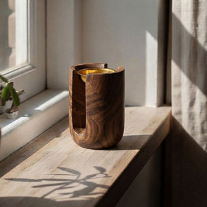 Brûleur d'encens en bois artisanal avec insert en métal doré et grain de bois riche, parfait pour une ambiance cosy et la décoration intérieure. - Product Image 1