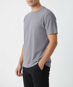 Nouveau design, fabriqué au Pakistan, t-shirts pour hommes en tricot chaud, t-shirt texturé gris à col rond en tricot gaufré, léger et confortable - Product Image 3