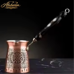 Cafetera Turca de Cobre Alabanza Cezve, Diseño Floral Clásico Grabado, Mango de Madera - Product Image 2