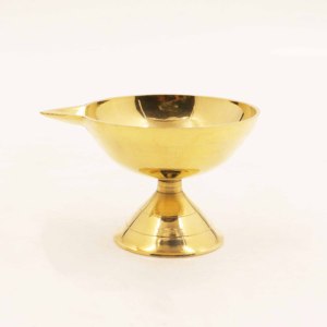 Lámpara de aceite Diya de latón con pedestal SpillBox, hecha a mano, con patrón geométrico tradicional, Deepam Vilakku, lámpara de Pooja para el hogar, el templo y Diwali - Product Image 4