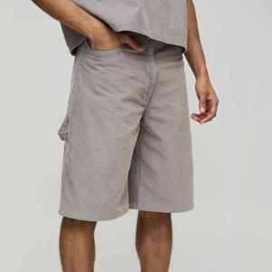 กางเกงยีนส์ขาสั้นผู้ชายแบบสั่งทำ สีพื้น เป็นมิตรกับสิ่งแวดล้อม สำหรับแฟชั่นฤดูร้อน ใส่สบายทุกวัน ผู้ผลิต OEM - Product Image 5