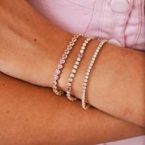 สร้อยข้อมือเทนนิสประดับเพชรและพลอยแซฟไฟร์สีชมพูทรงหัวใจเจียระไนแบบกลม ดีไซน์เรียบหรู ขนาด 7 นิ้ว เหมาะสำหรับใส่ทุกวัน ทองคำแท้ 14K 18K คุณภาพสูง - Product Image 3