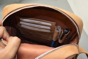 Sac bandoulière élégant et exclusif pour homme en cuir véritable, petit format, durable, avec logo personnalisé, élégant, OEM, de créateur - Product Image 4