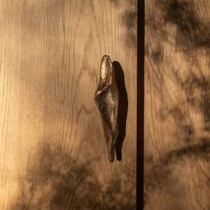 Poignées de tiroir en métal au design antique, fabriquées à la main, pour la vente en gros par les exportateurs - Product Image 1