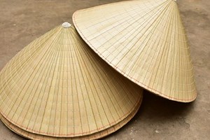 หมวกทรงกรวยไม้ไผ่แบบยั่งยืน ผลิตภัณฑ์ทำมือจากไม้ไผ่ธรรมชาติ - Product Image 2