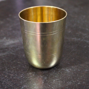Verre à shot élégant et personnalisable en laiton avec finition dorée pour usage domestique et en restaurant, vente en gros - Product Image 6