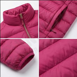 Chaqueta de invierno cálida para hombre de talla grande con diseños personalizados OEM, Abrigo acolchado de concha suave con cremallera, a prueba de viento, estilo a cuadros a la moda para hombre - Product Image 4