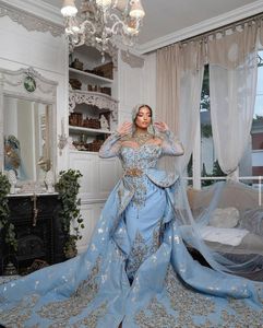 Karakou bleu ciel avec robe longue à traîne, brodée sur crêpe banane avec des détails dorés, pour mariage/soirée. - Product Image 1