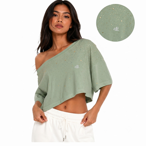 T-shirt court femme personnalisé en strass, coupe ample, en maille de coton, avec détails scintillants, style boxy, vêtement de boutique - Product Image 1