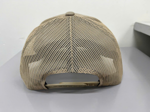 Casquette Trucker Structurée à 6 Panneaux Mi-Profils en Maille Personnalisée avec Logo Réglable sur Bande Intérieure, Visière Légèrement Courbée et Fermeture Snapback - Product Image 4
