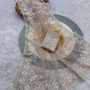 Sari de organza suave premium con bordado de lentejuelas en C-Pallu y borde con trabajo de calado, con blusa a juego de Royal Export - Product Image 6