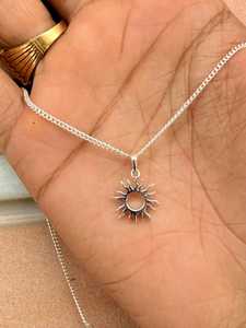 Pendentif soleil en argent sterling fait main, serti de pierres naturelles, style vintage, élégant, minimaliste, charme, cadeau d'anniversaire pour femme - Product Image 3