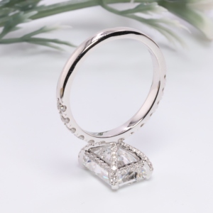 Bague solitaire en or blanc avec diamant radiant de laboratoire, micro-pavé de diamants, halo caché, joaillerie fine pour femme - Product Image 2