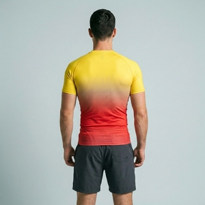 Camiseta Deportiva de Compresión de Manga Corta para Hombre, con Cuello Redondo, Secado Rápido, Ajuste Atlético, Rendimiento Deportivo, Color Degradado Personalizado - Product Image 3