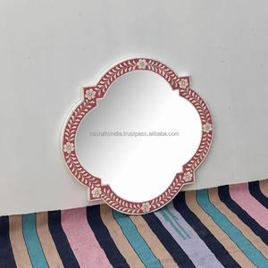 Espejo de pared con incrustaciones de hueso auténtico, pieza de acento hecha a mano para tocador o pasillo, disponible para precio de exportación - Product Image 1