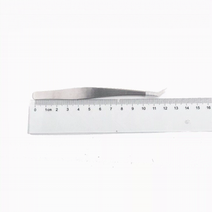 Pince à épiler sourcils 3D multicolores à pointe inclinée en acier inoxydable, fournitures de beauté, marque privée CE - Product Image 1