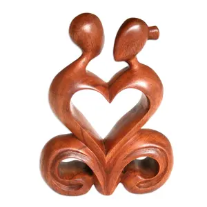Sculpture en bois de Suar One Heart, thème cœur romantique marron moderne, accent décoratif artisanal pour étagères, tables, maison, bureau - Product Image 6