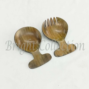 Fourchette de service à salade en forme de corne, couleurs naturelles, 1 pièce, Design à la main, poignée à bord rond, serveur à salade - Product Image 3