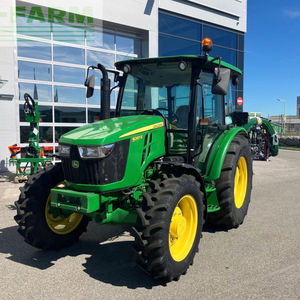 Tracteur utilitaire John Deere 5067E 2 roues motrices, 67 chevaux, tracteur agricole multi-usages avec moteur diesel à faible consommation de carburant pour utilisation sur le terrain - Product Image 1