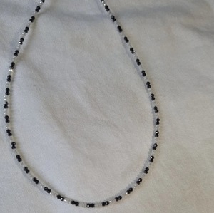 ลูกปัดมอยส์ซาไนต์สีดำและสีขาวนวล ขนาด 2.50 มม. เจียระไนเกรด AAA (16 นิ้ว) - Product Image 2