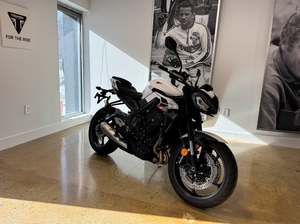 Los Mejores Distribuidores de la Motocicleta Deportiva Triumph Street Triple 765 R 2025 en Venta - Product Image 6